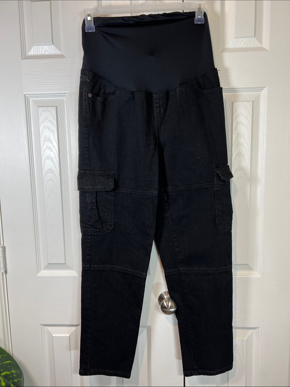 Ingrid & Isabel Maternity Over The Belly 90’s Straight Cargo Jeans Size 6 NWOT - Picture 4 of 10